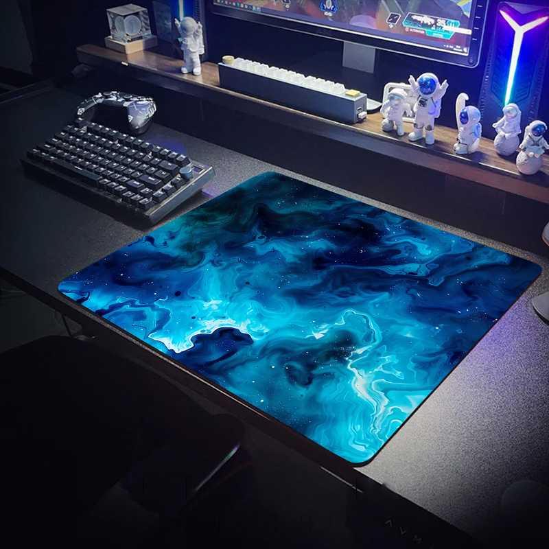 لوحة ماوس للألعاب بتصميم أنمي  - مراجعة Pc Gaming Lounge وسعره